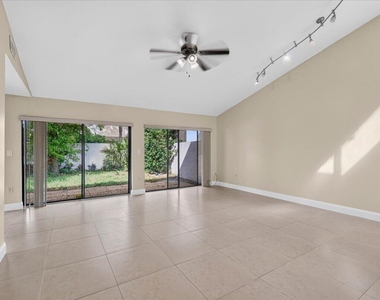 572 Sw 28th Avenue - Photo Thumbnail 7