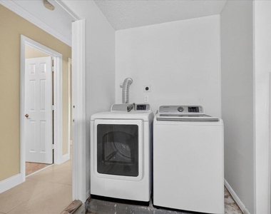 572 Sw 28th Avenue - Photo Thumbnail 28