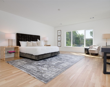 9315 Lenel Place - Photo Thumbnail 15