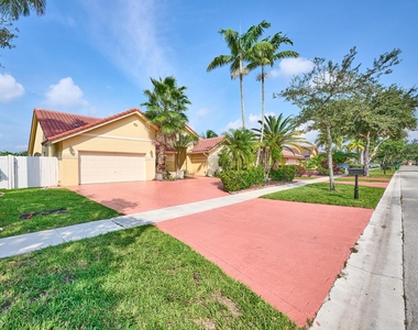 786 Nw 164th Avenue - Photo Thumbnail 4