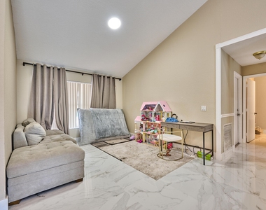 786 Nw 164th Avenue - Photo Thumbnail 9