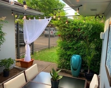 1813 University Drive - Photo Thumbnail 22