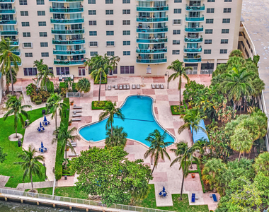 19390 Collins Avenue - Photo Thumbnail 1