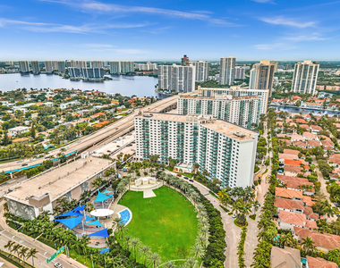19390 Collins Avenue - Photo Thumbnail 4