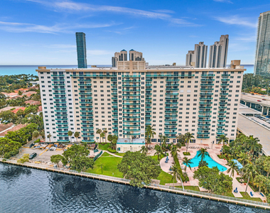 19390 Collins Avenue - Photo Thumbnail 3
