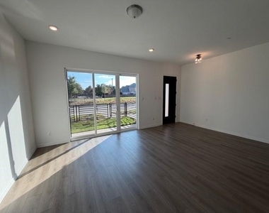 1172 Daybreak Drive - Photo Thumbnail 3