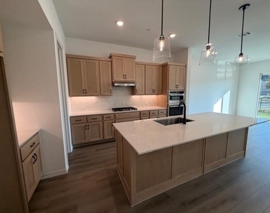 1172 Daybreak Drive - Photo Thumbnail 8