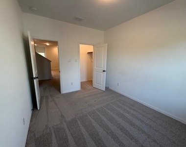 1172 Daybreak Drive - Photo Thumbnail 18
