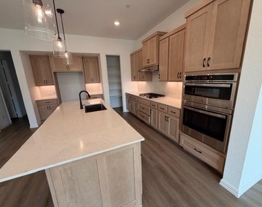 1172 Daybreak Drive - Photo Thumbnail 5