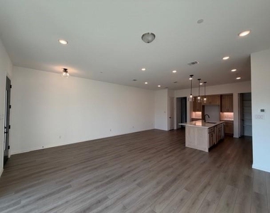 1172 Daybreak Drive - Photo Thumbnail 4
