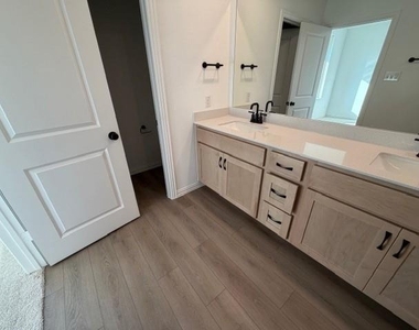 1172 Daybreak Drive - Photo Thumbnail 15