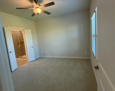 3604 Deer Drive - Photo Thumbnail 7