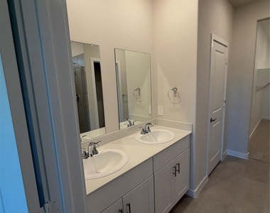 3604 Deer Drive - Photo Thumbnail 9