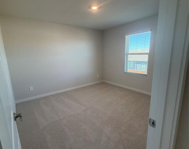 3604 Deer Drive - Photo Thumbnail 18