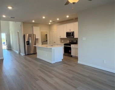 3604 Deer Drive - Photo Thumbnail 5