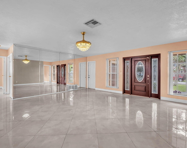 7399 Nw 20th Court - Photo Thumbnail 2