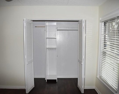 3833 Dexter Avenue - Photo Thumbnail 8