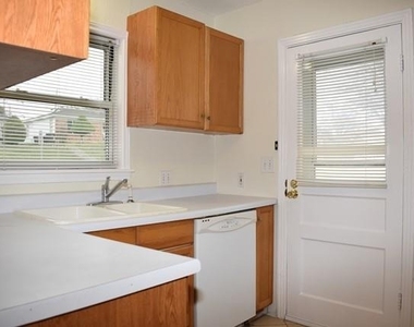 3833 Dexter Avenue - Photo Thumbnail 3