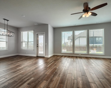 1100 Misty Ridge Drive - Photo Thumbnail 10