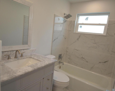 7900 Nw 37th Drive - Photo Thumbnail 9
