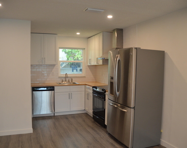 7900 Nw 37th Drive - Photo Thumbnail 3