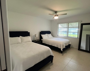 1070 North Drive - Photo Thumbnail 5