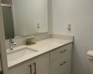 1070 North Drive - Photo Thumbnail 6