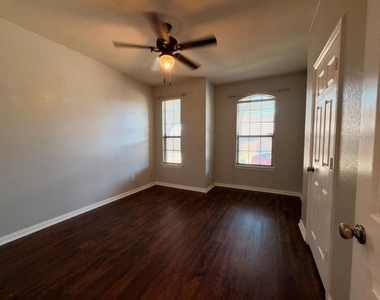 5016 Rushden Road - Photo Thumbnail 5