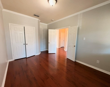 5016 Rushden Road - Photo Thumbnail 3