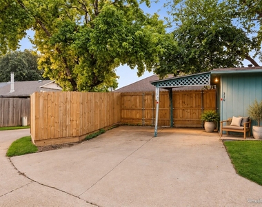 210 E Amberway Lane - Photo Thumbnail 11