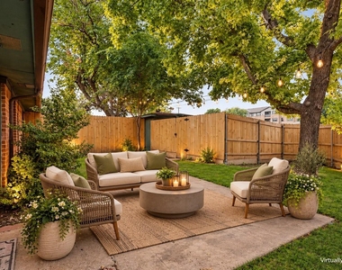 210 E Amberway Lane - Photo Thumbnail 7