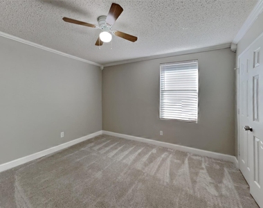 1001 Stone Chapel Way - Photo Thumbnail 11
