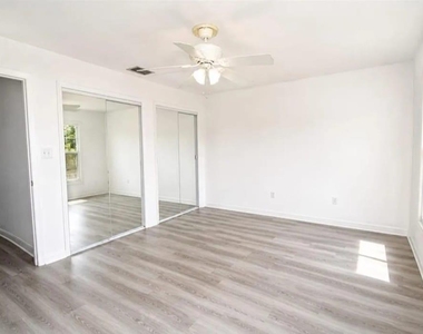 5850 Cypress Gardens Boulevard - Photo Thumbnail 2