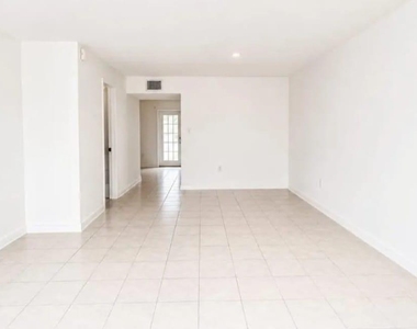 5850 Cypress Gardens Boulevard - Photo Thumbnail 1