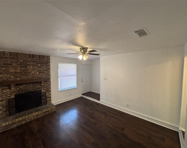 801 Bluebonnet Drive - Photo Thumbnail 8