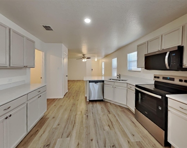 6712 Meadow Way Lane - Photo Thumbnail 3