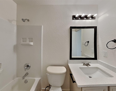 6712 Meadow Way Lane - Photo Thumbnail 15