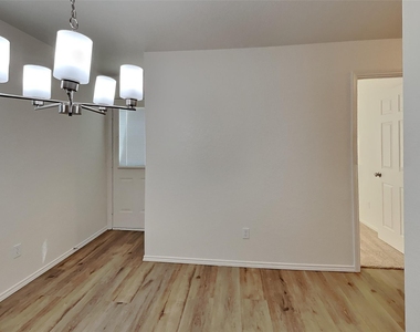 6712 Meadow Way Lane - Photo Thumbnail 4
