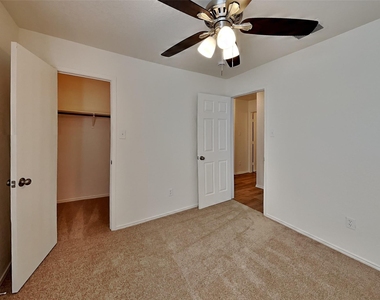 6712 Meadow Way Lane - Photo Thumbnail 14