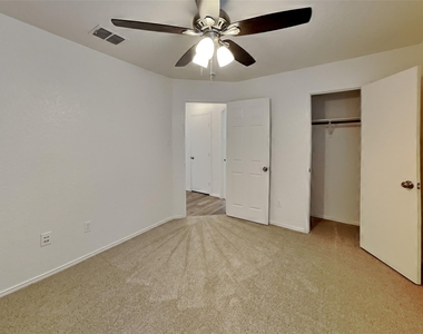 6712 Meadow Way Lane - Photo Thumbnail 9