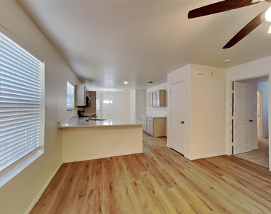 6712 Meadow Way Lane - Photo Thumbnail 2