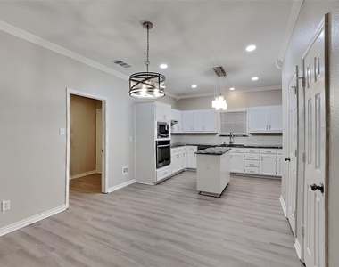 115 Pullman Place - Photo Thumbnail 2