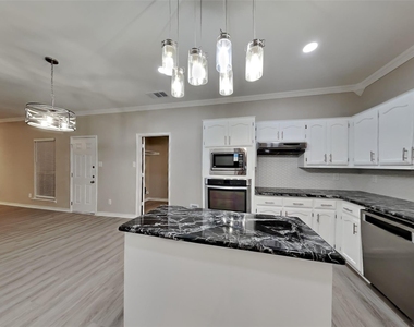 115 Pullman Place - Photo Thumbnail 4