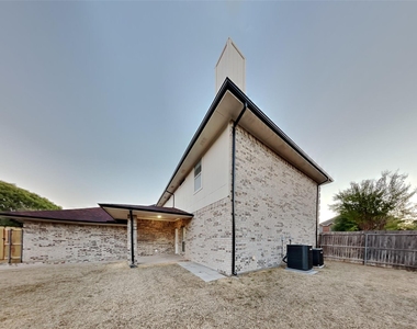 115 Pullman Place - Photo Thumbnail 16