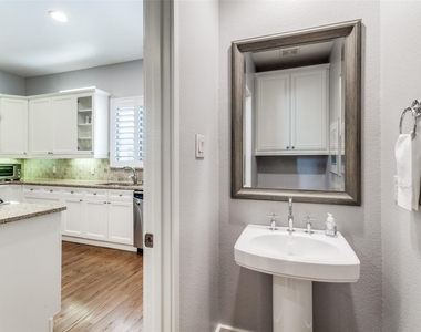 2411 N Hall Street - Photo Thumbnail 13