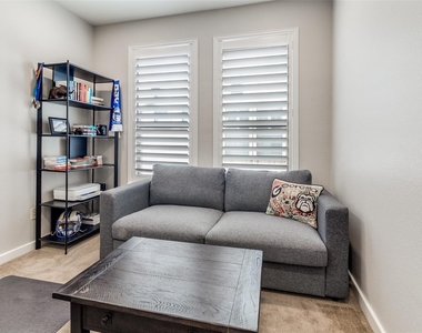 2411 N Hall Street - Photo Thumbnail 14
