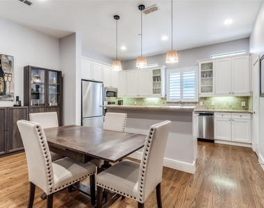2411 N Hall Street - Photo Thumbnail 11