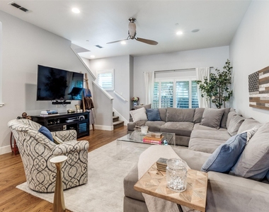 2411 N Hall Street - Photo Thumbnail 6