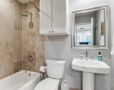 2411 N Hall Street - Photo Thumbnail 16