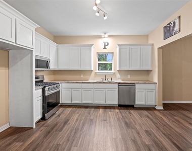 401 Central - Photo Thumbnail 4
